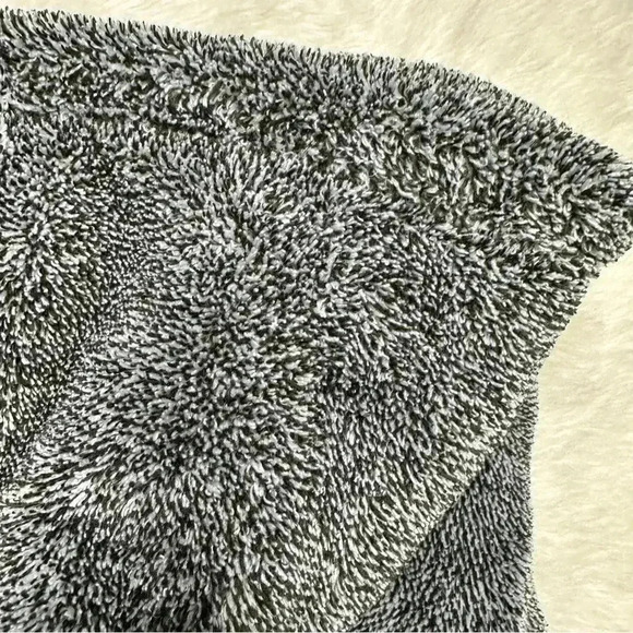 Canadiana Bathrobe Tie  Waist Hooded Charcoal Grey Size 3T - Picture 16 of 16